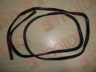 Молдинг лобового стекла NKR55,94 ISUZU "CM"