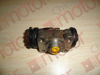 Цилиндр тормозной задний правый JMC 1032 3502120A (проходной)