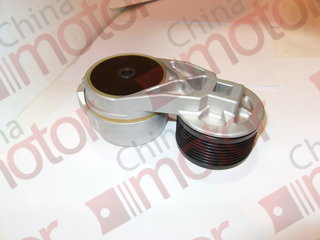 Натяжитель ремня (ISBe,ISDe230,270,300) V=4.5,6,7 {Камаз,КАВЗ,ZK6852HG-1,6899HA,KLQ6109} {ролик ручейковый D73 Dayco APV2743