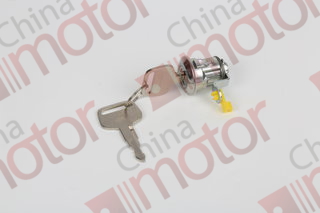 Личинка замка двери ISUZU NQR71/75 правой (с ключом) "ISUZU"