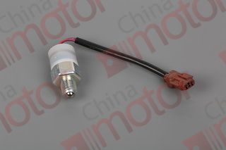 Датчик включения переднего моста Isuzu Trooper "ISUZU"