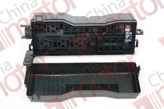 Корпус блока предохранителей ISUZU NQR75/NQR71 "ISUZU"