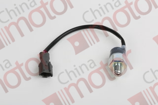 Выключатель сигнала заднего хода ISUZU CYZ(LHD)W/2STEPS 2006 -"ISUZU" (датчик заднего хода)