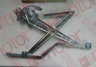 Стеклоподъемник двери левой (механический) ISUZU NPR75/NQR90/NLR85/NMR85/FSR90/FVR34 "CM"