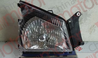 Фара ISUZU NKR55,NQR71,NQR75 правая (мех. корректор) "CM"