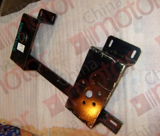 Кронштейн трапеции стеклоочистителя LOTOS 105 CNG "Оригинал"