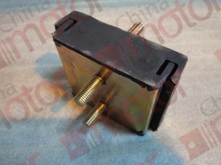 Подушка двигателя XML6127JR, XML6127CN, XML6126JR передняя "Аналог" (шпильки: M12 L50; M12 L70) 130x100x45