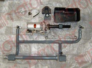 Механизм привода двери в сборе (пассажирской) 1-створч. FOTON BJ6122(ZF12TX2421BD) передней (стойка,рычаги,шарниры,ловушка,ролик,цилиндр,клапан) 840мм