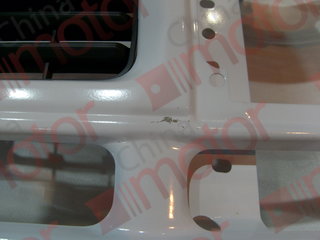 Бампер передний ISUZU CYZ E3 (В СБОРЕ) "CM" (белый) "УЦЕНКА" (локальные потертости краски до металла)