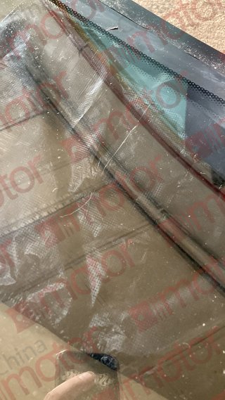 Стекло ZK6122H9 боковое салона "УЦЕНКА" (царапины внутри стеклопакета) "YUTONG"